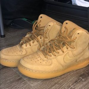 HIGH TOP NIKE AIR FORCE SUEDE TAN